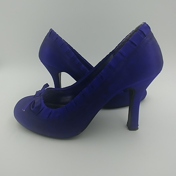 Pulse Purple Heels W/ Ribbon Accent and Bow Size 6 - Picture 4 of 4